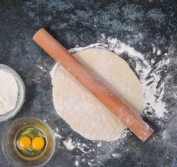 Kjevle, deigrulle til baking, kjevle i tre