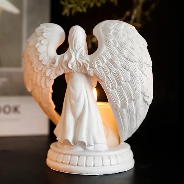 En elegant Art Deco-stil engel lysekrone ornament. white