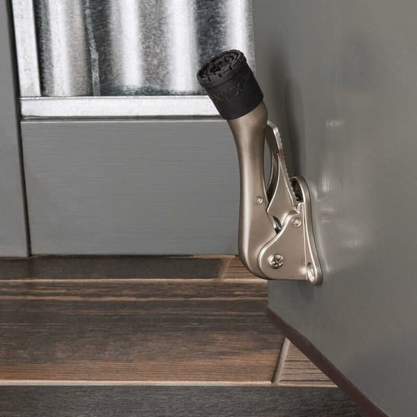 Dørstopper - 10 cm - forhindrer at døren smeller - satengnikkel - håndfritt system