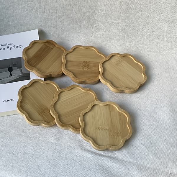Et sæt med 6 simple og kreative bambus coasters 6 items
