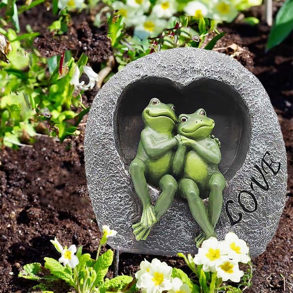 ENNAS Romantisk Groda Par Staty, Kärleksgroda Sittande på en Sten Prydnad green