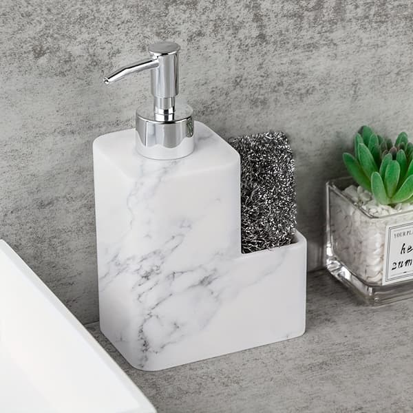 Denne pumpeflaske er specielt designet til opvaskemiddel. white