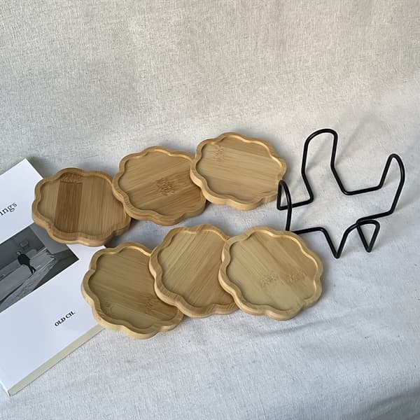 Et sæt med 6 simple og kreative bambus coasters 6 items