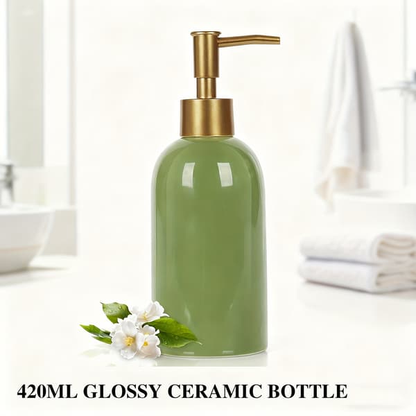 Kaksi 420 ml (19 cm x 7,1 cm) pumppupulloa