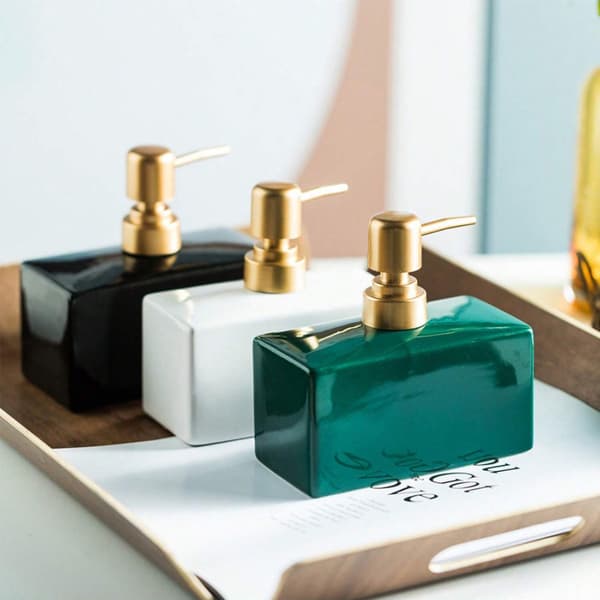 1. Keramisk tvåldispenser – Modern minimalistisk design, enfärgad black
