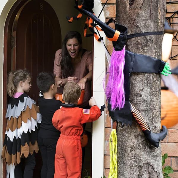 Halloween heks, der støder ind i vægge, 110 cm, fleksibelt dekorativt tilbehør (W)