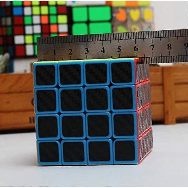 SAYTAY CFMOUR Speed Cube 4x4x4, Glat Magisk Kulfiber Sticker Speed Cubes, Forbedret Version Sort ST-001 (W)