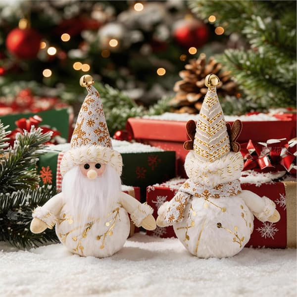 Plys julepynt med julemanden, rensdyr og lysende snemænd. (W)