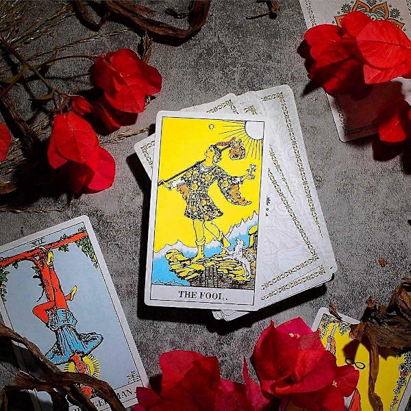 Dionysus Classic Tarot: Ajaton muotoilu ja kattava opas (W)