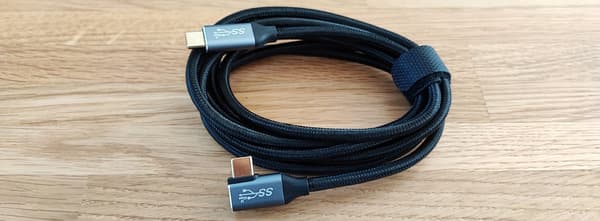 Vinklad USB-C-kabel 90°, 1 m, 100 W, USB 3.1, PD 3.0/QC 4.0, 10 Gbit/s, svart