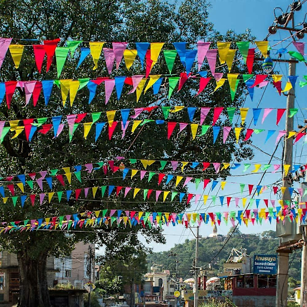 8 meter 120 st Färgglada Flaggvimplar Flerfärgad Regnbågsvimpel Banner Polyestertyg Girlang för Grand Opening, Festfirande, Klassrumsinredning