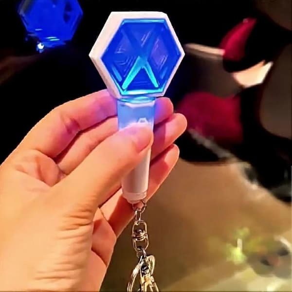 Fargerik Mini Lyspinne Nøkkelring for EXO Fans Konsert Souvenir