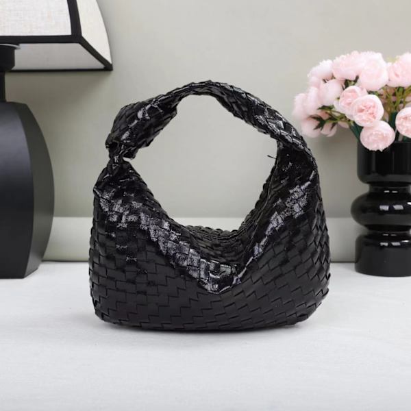 Trendiga handstickade handväskor för kvinnor stickade axelväskor flickplånböcker Black 23x22x14CM
