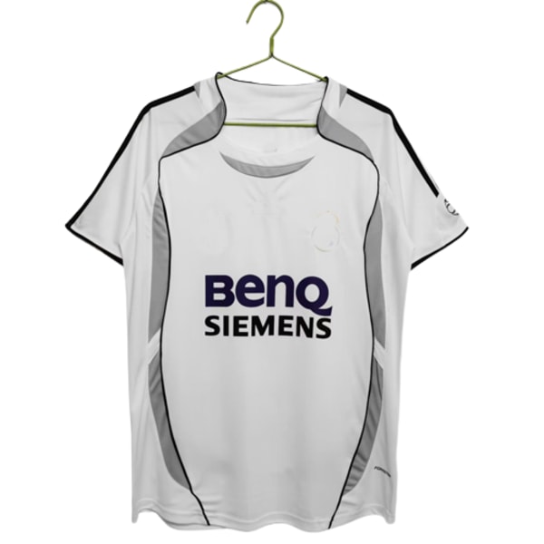 06-07 Real Madrid hemmatröja anpassad träningsoverall kortärmad tröja T-shirt G.Neville NO.2 M
