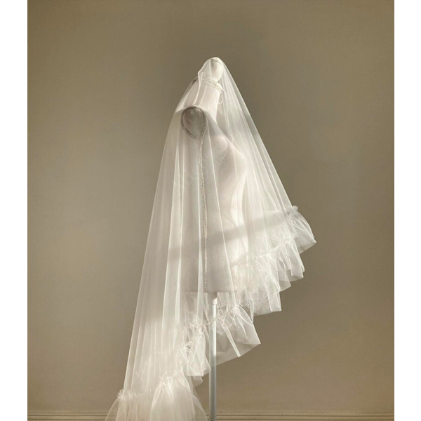 Rypytetty laskeutuva hääpuku, jossa punertava elegantti norsunluunvärinen rypytetty tyllihuntu Boho pitkä morsiusverho White 250cm
