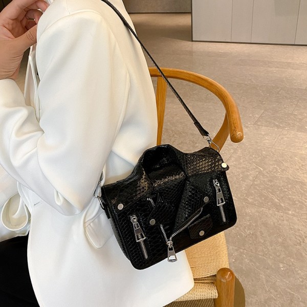 Fashion Rivet Naisten Olkalaukku Hip Hop Hauska Pieni Neliömäinen Laukku Vetoketjutakki Persoonallisuus Muoti Patenttinahka Crossbody Laukku White (20cm<Max Length<30cm)