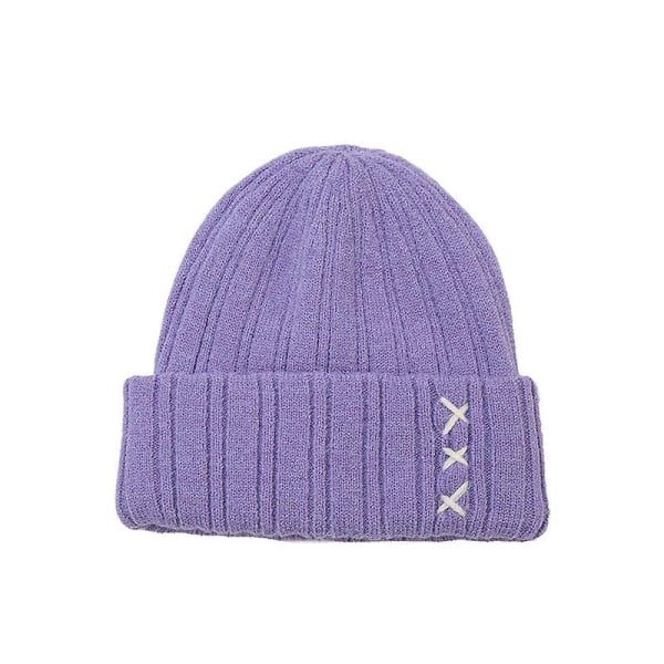 Muodikas neulottu hattu naisten lämmin villahattu ulkoilu syksyllä ja talvella purple