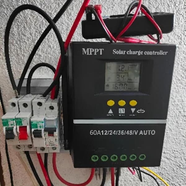 Fotovoltaisk ladekontroller - Solcelle ladekontroller, Solenergiadministrasjonsenhet med LCD-skjerm (100 A)