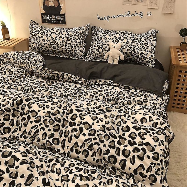 4-delers motesett med leopardmønster (1 laken + 1 dynetrekk + 2 putevar) 1.5m 4-piece set(150*200cm)