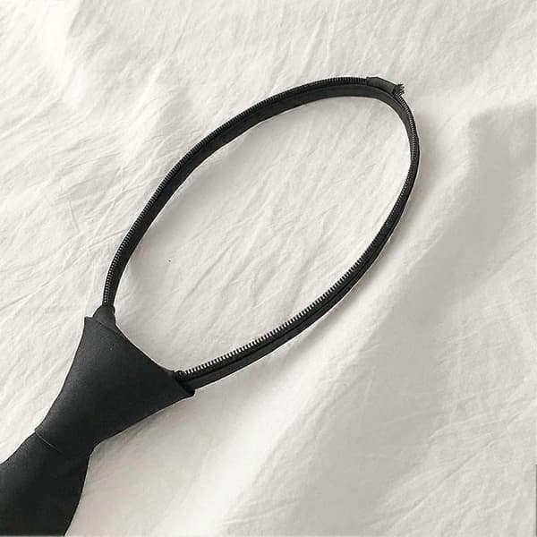 College Style Slips Nya Kvinders Alsidige Studenter Lynlås Pilformet Dovne Slips Trend svart