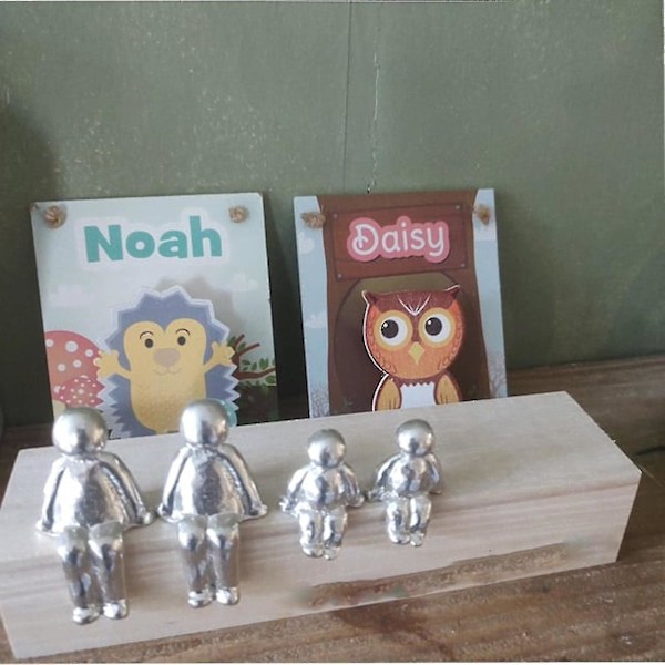 10 År Vi Skabte En Familie Tin Skulptur Figurer