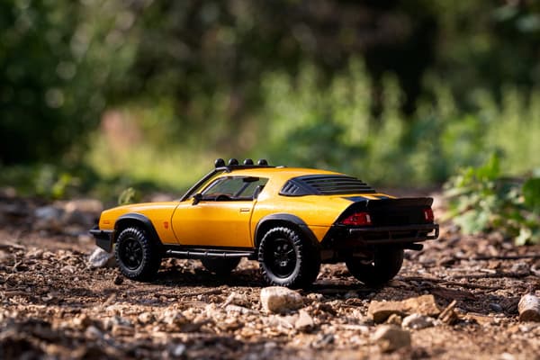 Transformers 1977 Chevrolet Camaro Bumblebee Metall 1:24 multifärg