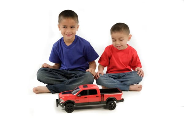 Bruder RAM 2500 Power Wagon 1:16 multifärg