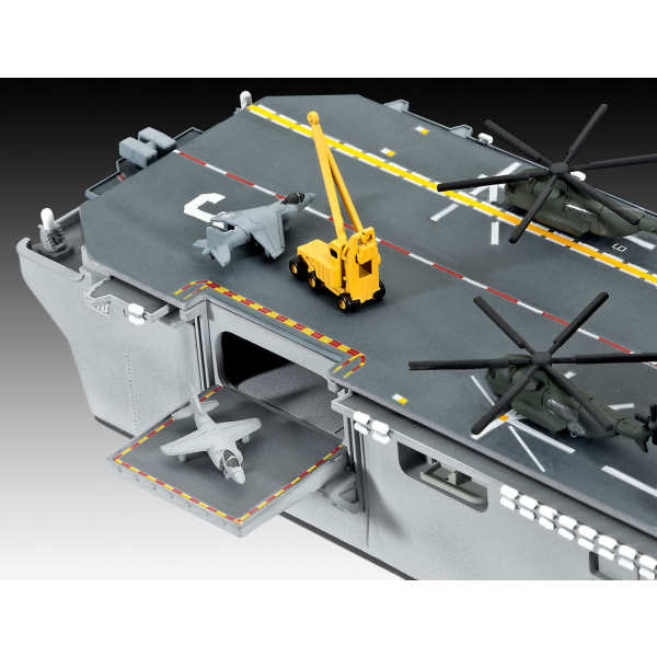 Revell US Navy Assault Carrier Wasp Class 1:700 Modellbyggsats multifärg