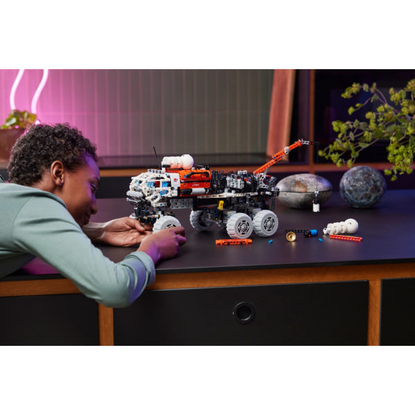 LEGO® Technic Rover för utforskning på Mars 42180 multifärg