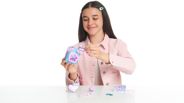 Real Littles Backpacks Liquid Charms Axolotl