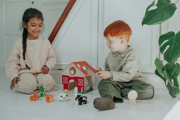 KREA Bondgårdsset i trä multifärg