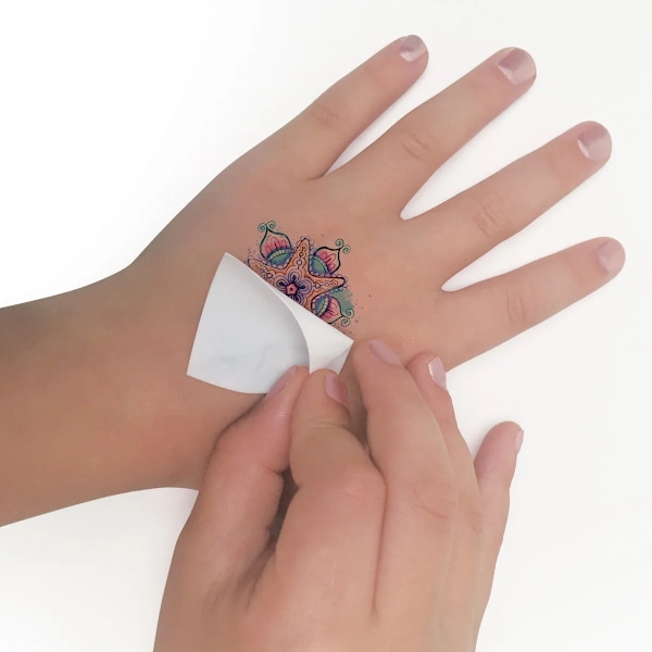 Nebulous Stars Tatueringar Petulia Rosa multifärg