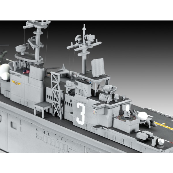 Revell US Navy Assault Carrier Wasp Class 1:700 Modellbyggsats multifärg