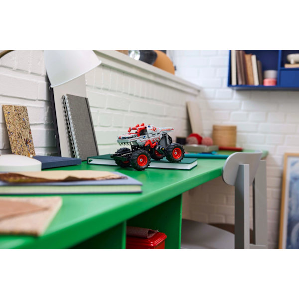 LEGO® Technic Monster Jam™ ThunderROARus™ med pull-back 42200