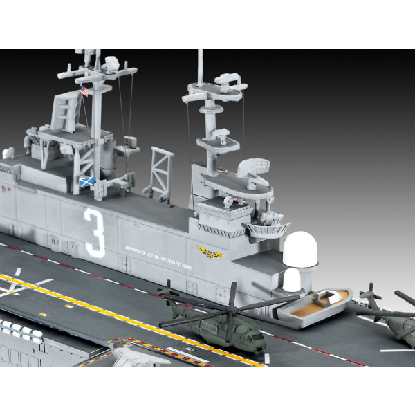 Revell US Navy Assault Carrier Wasp Class 1:700 Modellbyggsats multifärg