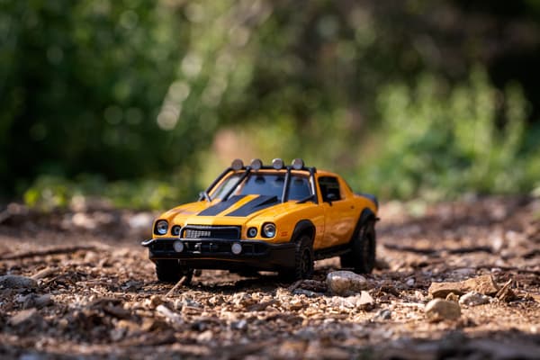 Transformers 1977 Chevrolet Camaro Bumblebee Metall 1:24 multifärg
