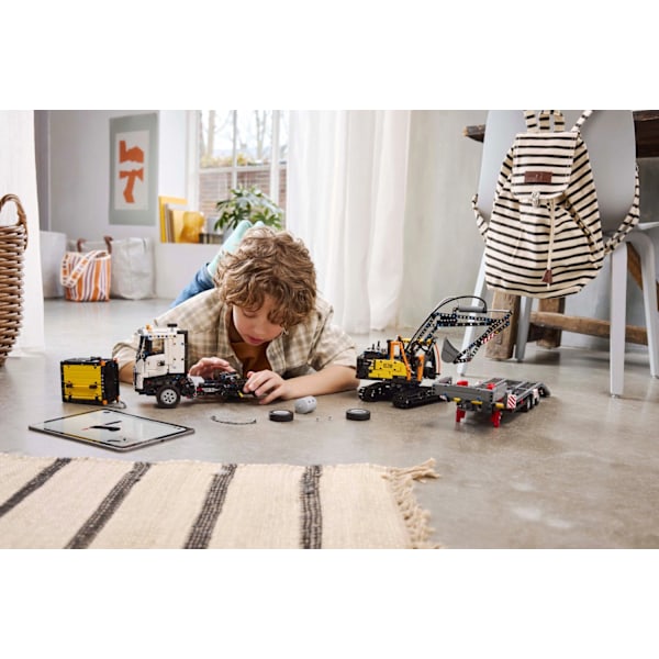LEGO® Technic Volvo FMX lastbil & EC230 elgrävmaskin 42175 multifärg
