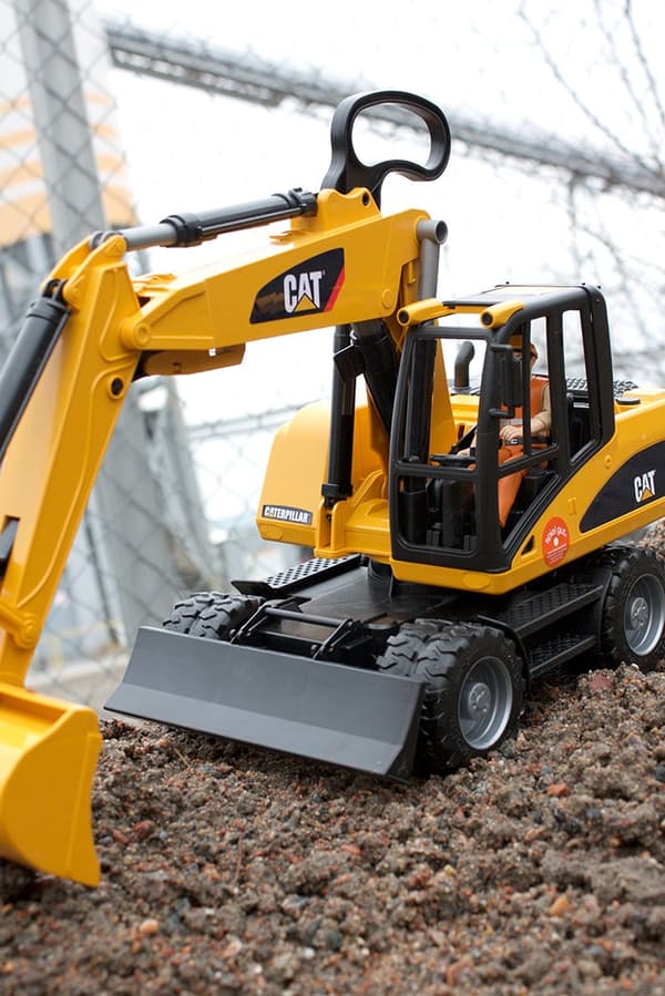 Bruder CAT Grävmaskin 1:16 multifärg