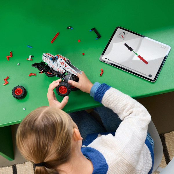 LEGO® Technic Monster Jam™ ThunderROARus™ med pull-back 42200
