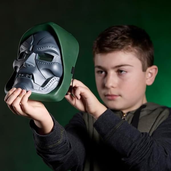 Avengers Doomsday Doctor Doom Power Surge FX Mask multifärg