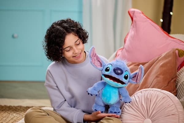 Disney Stitch Real FX Puppetronic multifärg