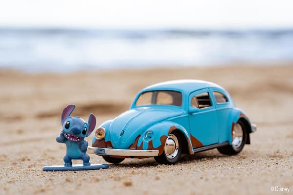 Disney Stitch & Volkswagen Beetle Metall 1:32 multifärg