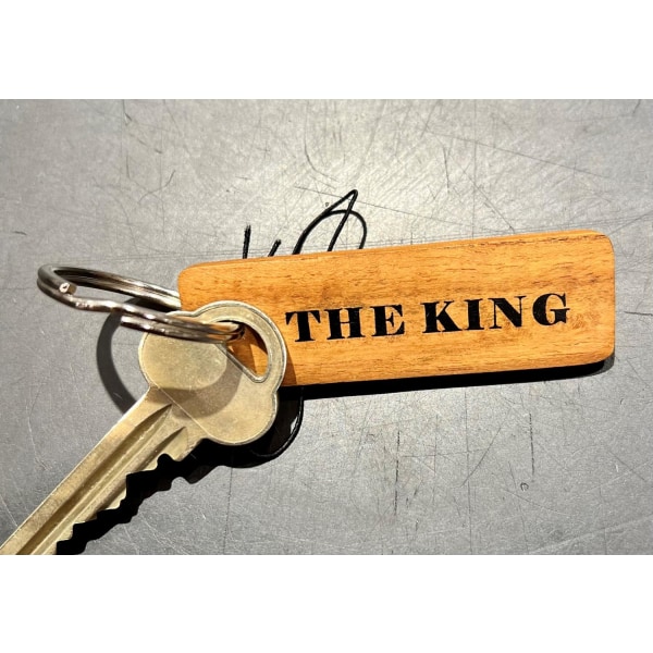 Nyckelring The King Trä Brun
