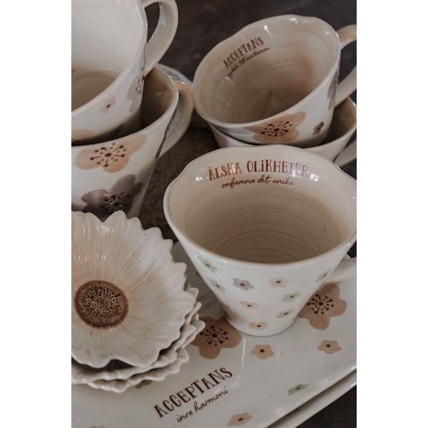 Majas Cottage Mugg Älska olikheter Omfamna det unika Vit