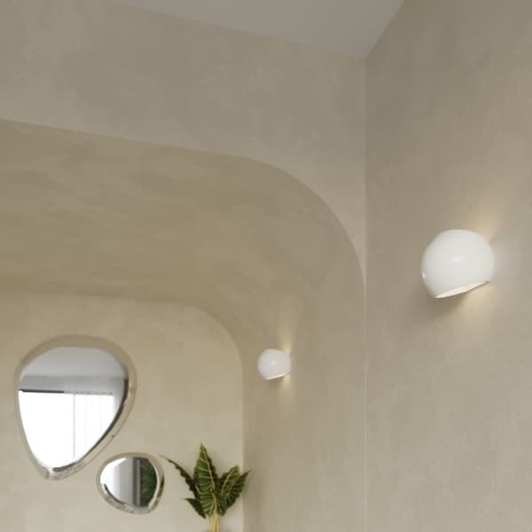 Lackerad vägglampa GLOBE vit glans White
