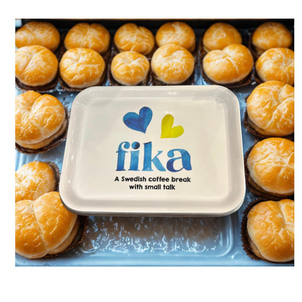 Bricka Fika Swedish 43 cm multifärg
