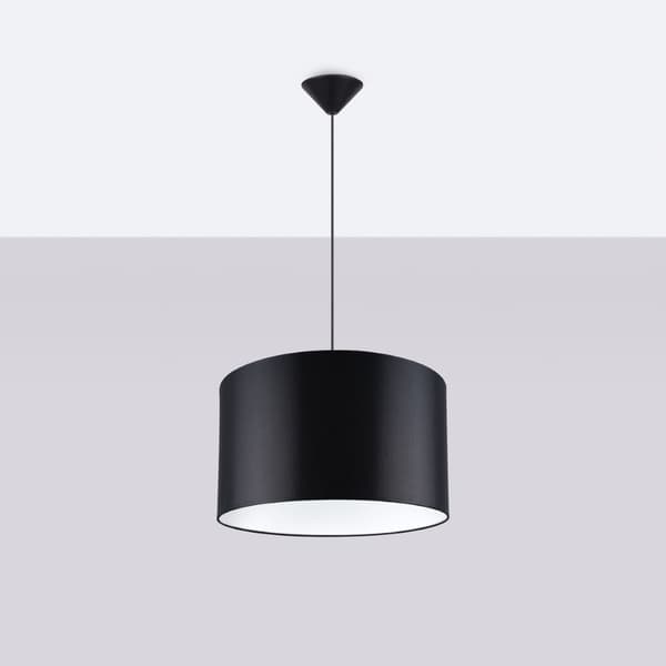 Lampen är upphängt i NOVA 40 crna Black