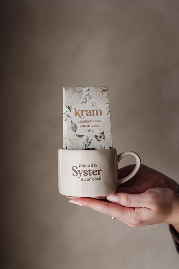 Majas Cottage Mugg Älskade Syster Beige