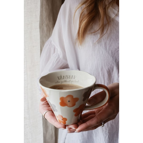 Majas Cottage Mugg Vänskap sätter guldkant på livet White