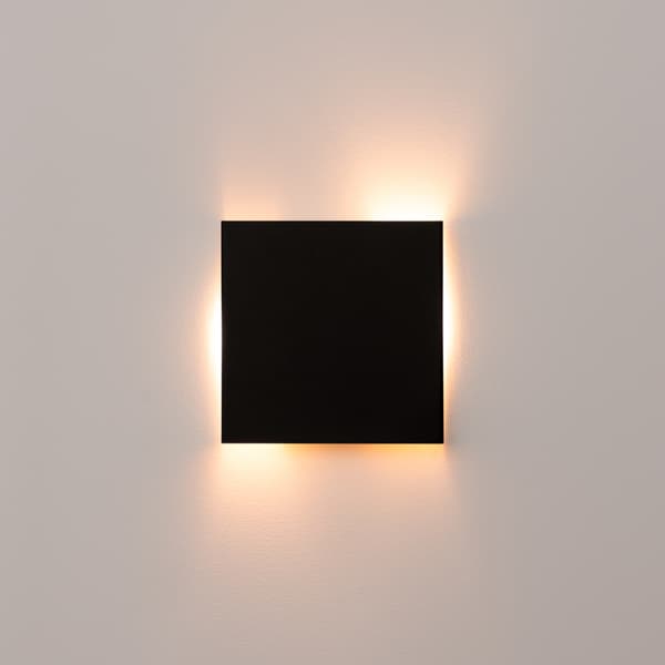 Vägglampa VANTA svart Black